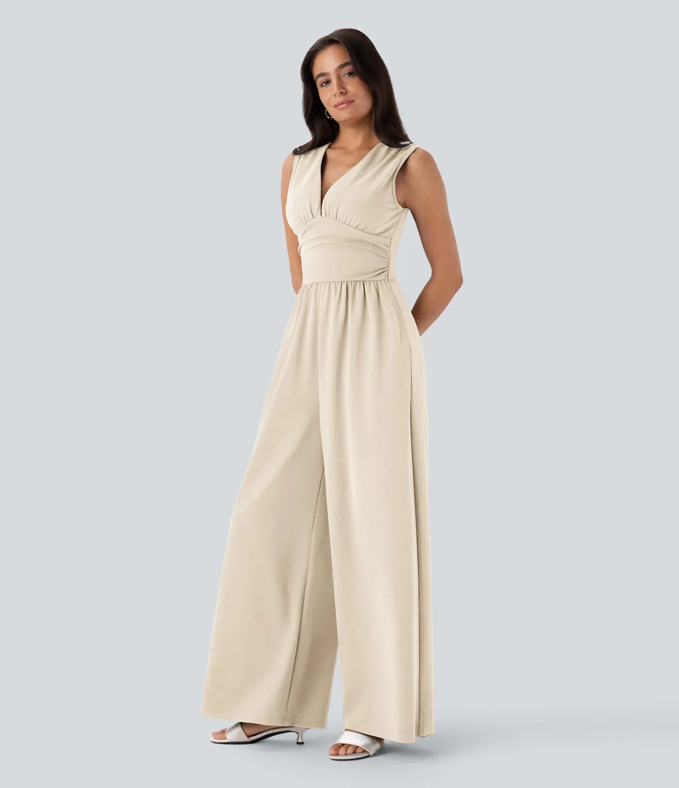 NOVA — Eleganter Jumpsuit mit V-Ausschnitt und weiter Palazzo-Hose | Mit Taschen