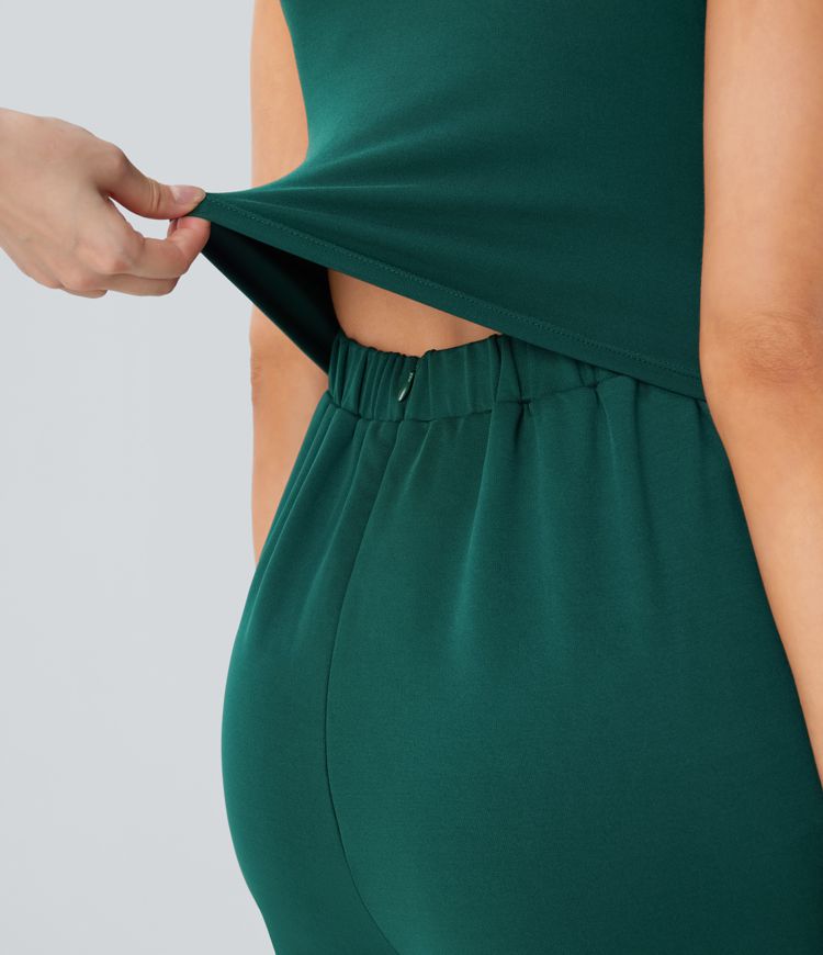 Ärmelloser Jumpsuit mit V-Ausschnitt