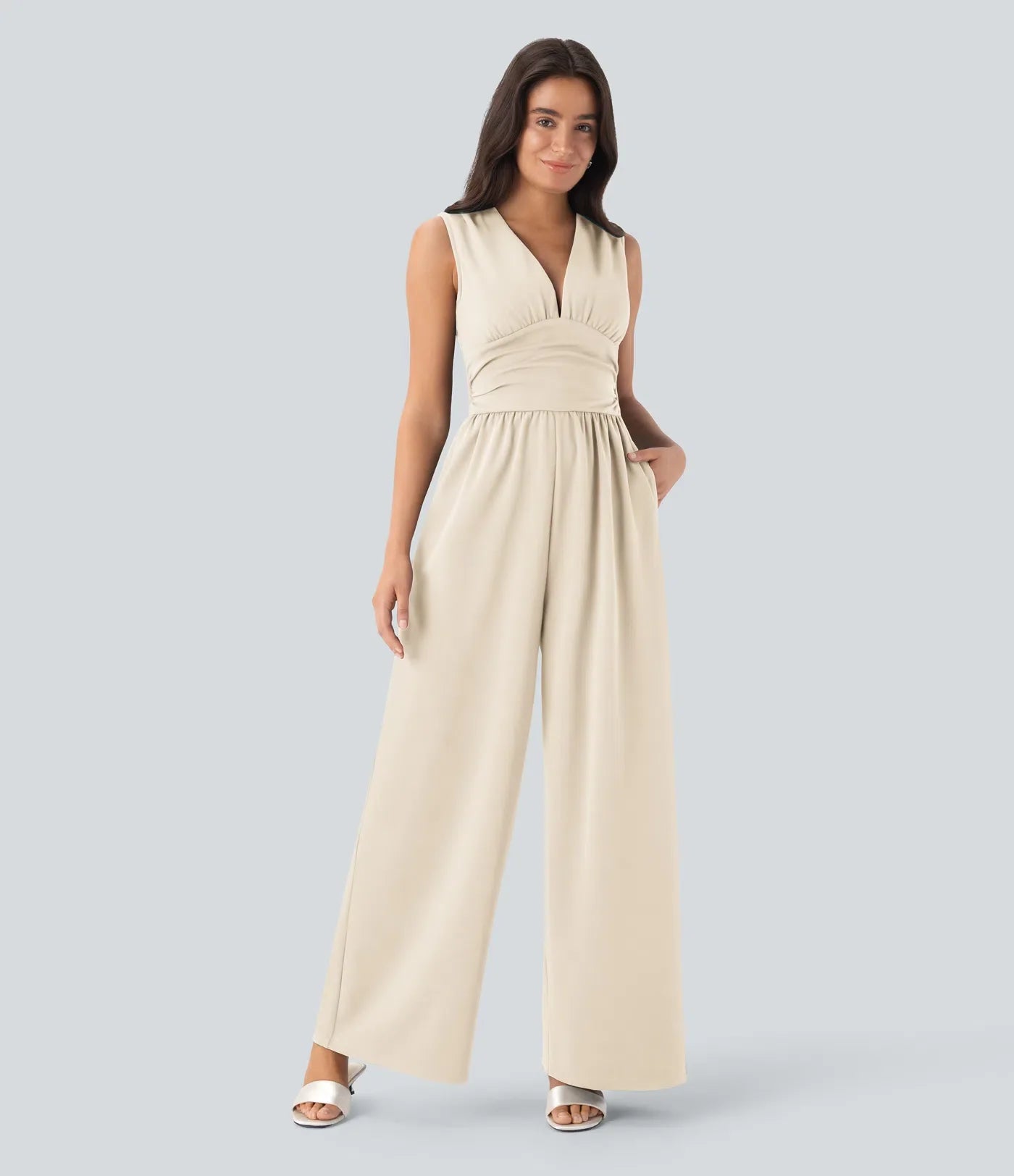 NOVA — Eleganter Jumpsuit mit V-Ausschnitt und weiter Palazzo-Hose | Mit Taschen